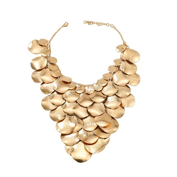 Zara Jewelry - NWOT. Zara Golden Metal Plate Bib Necklace.
